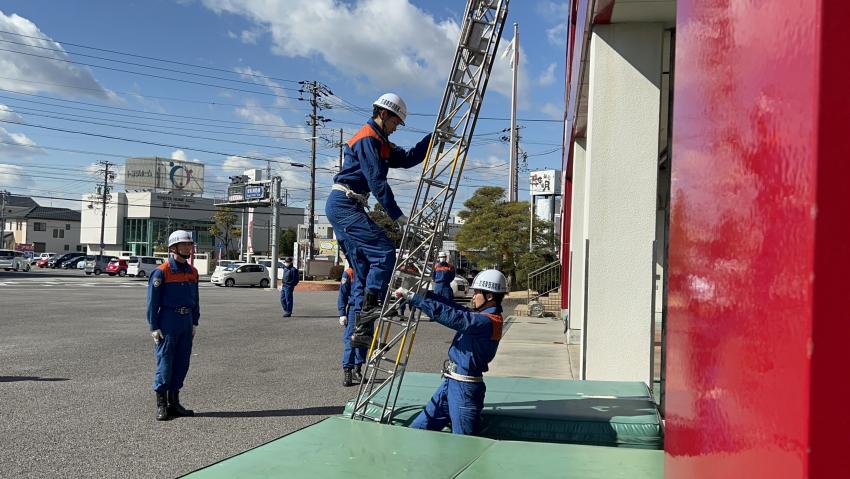 三連はしご操法写真