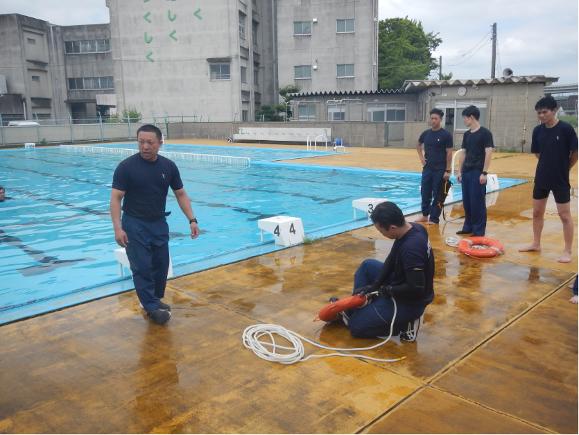 救命浮環による救出訓練の様子1