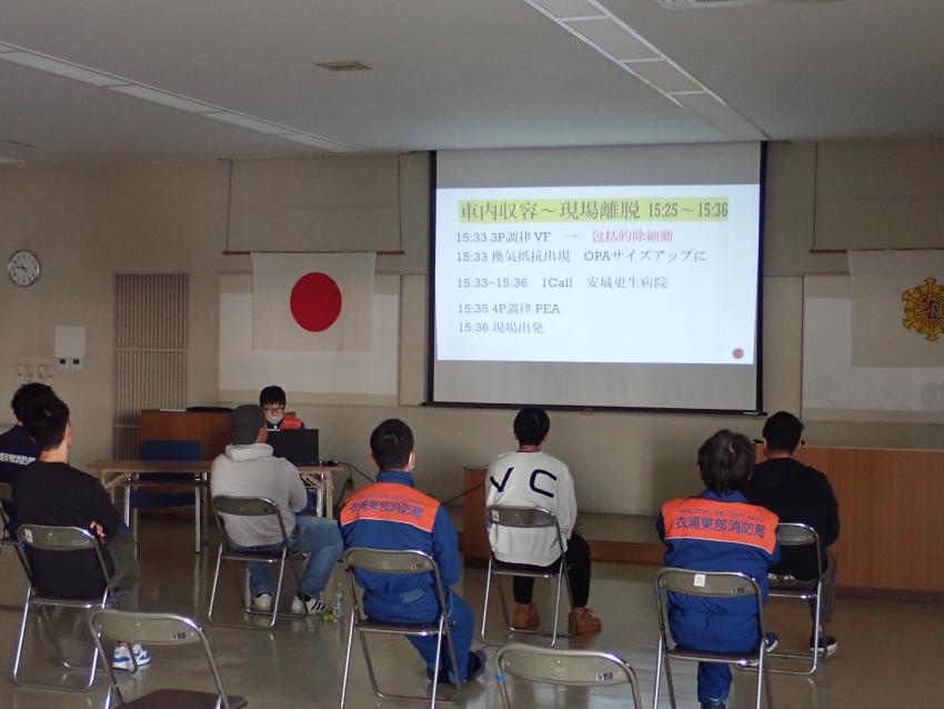 症例の発表を聴いている写真