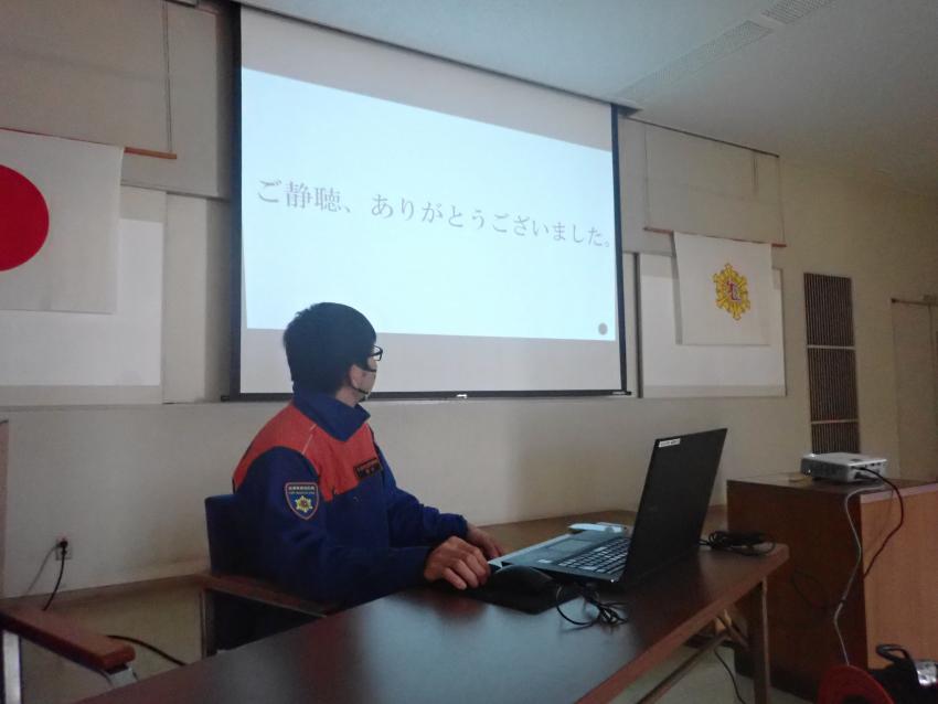 症例を発表している写真