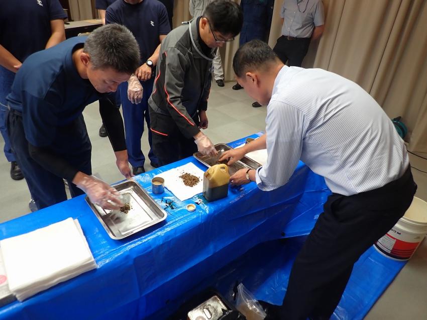 油流出実演2