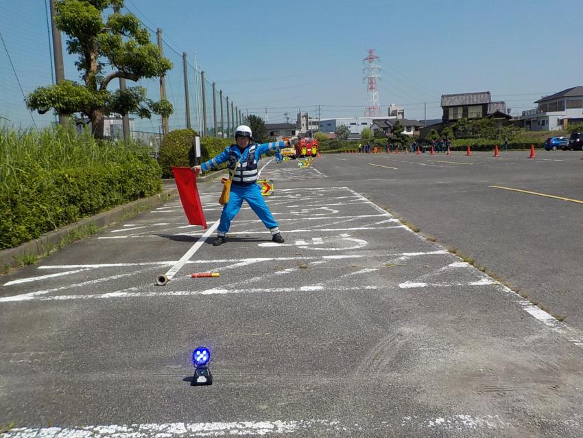 NEXCO中日本パトロール隊による車線規制の実施