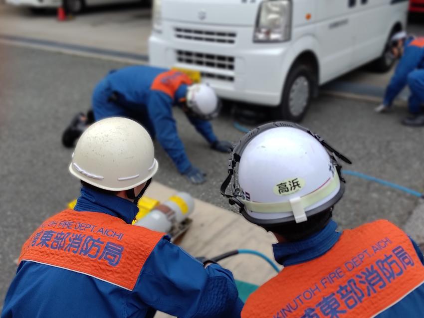 訓練参加する中学生